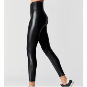 Carbon 38 HiRise Black Takara 7/8 Leggings Size S